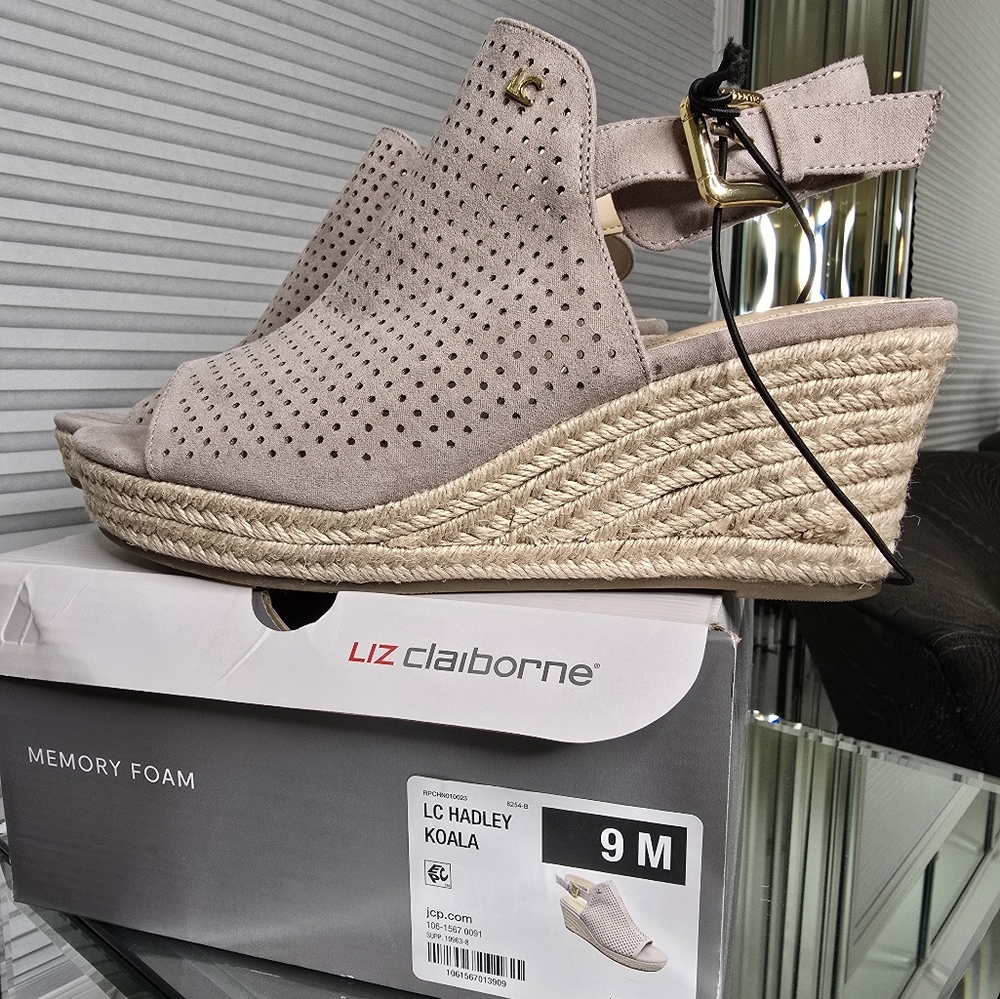 Liz Claiborne  NWT Taupe Hadley Koala  Memory Foam Wedge size 9M - Picture 3 of 16
